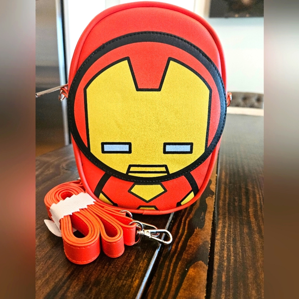 Marvel Comics Iron Man Polyurethane Crossbody Bag with Piping Edge a